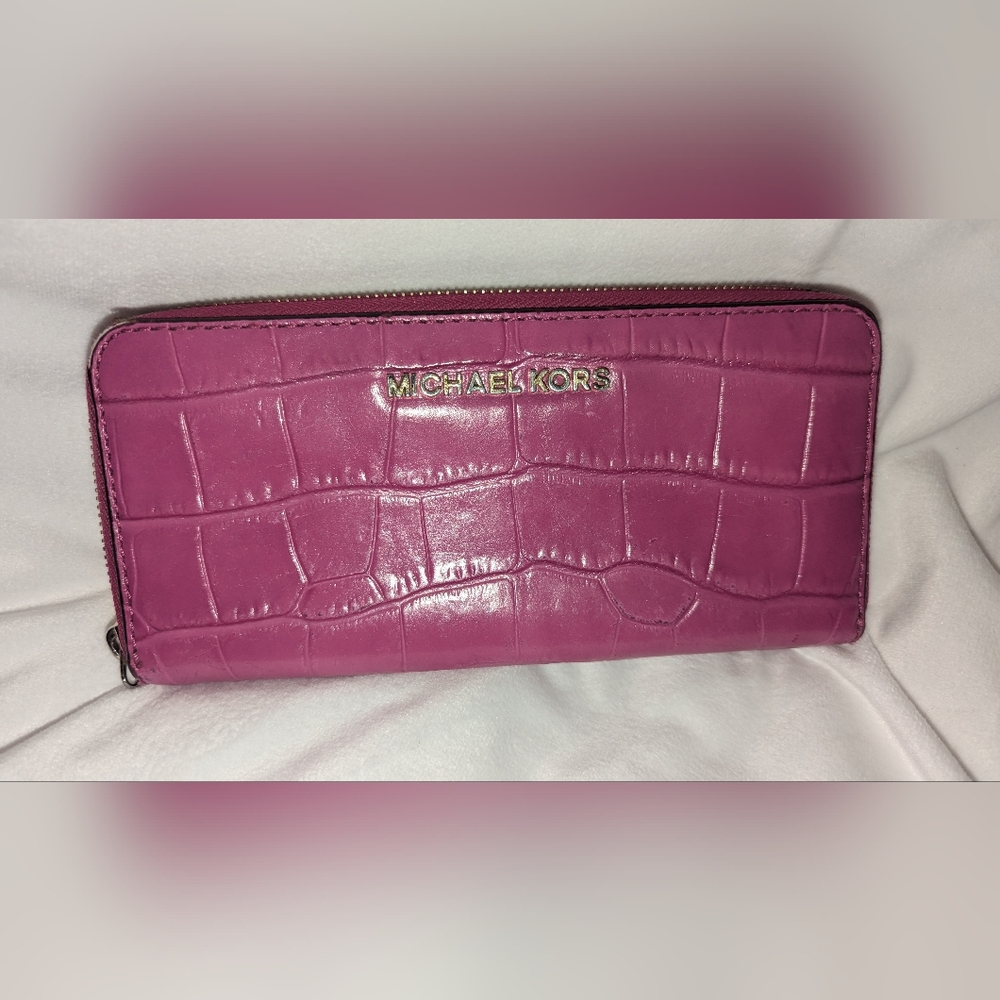 Michael Kors Pink Croc-Embossed Zip Wallet - Picture 3 of 16